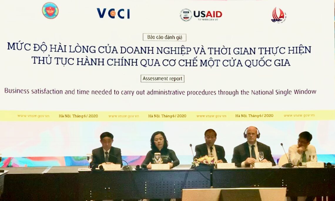 Thứ trưởng Vũ Thị Mai tham gia chủ trì hội nghị Công bố Báo cáo “Đánh giá mức độ hài lòng của DN và thời gian thực hiện thủ tục hành chính qua NSW”. Nguồn: chinhphu.vn