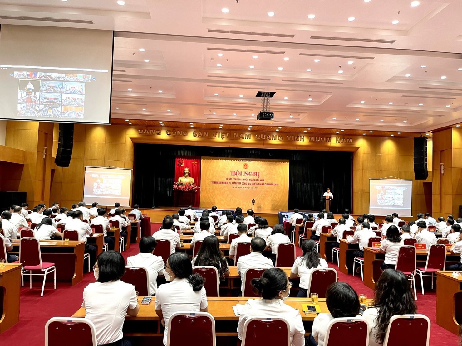 Toàn cảnh Hội nghị.