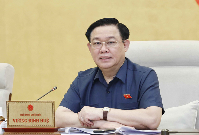 Chủ tịch Quốc hội Vương Đình Huệ chủ trì phiên họp.