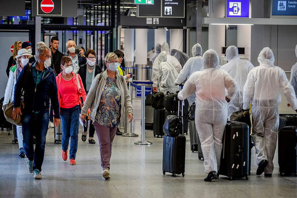 Chốt kiểm soát an ninh tại sân bay Frankfurt, Đức, hồi tháng 4. Nguồn: AP.