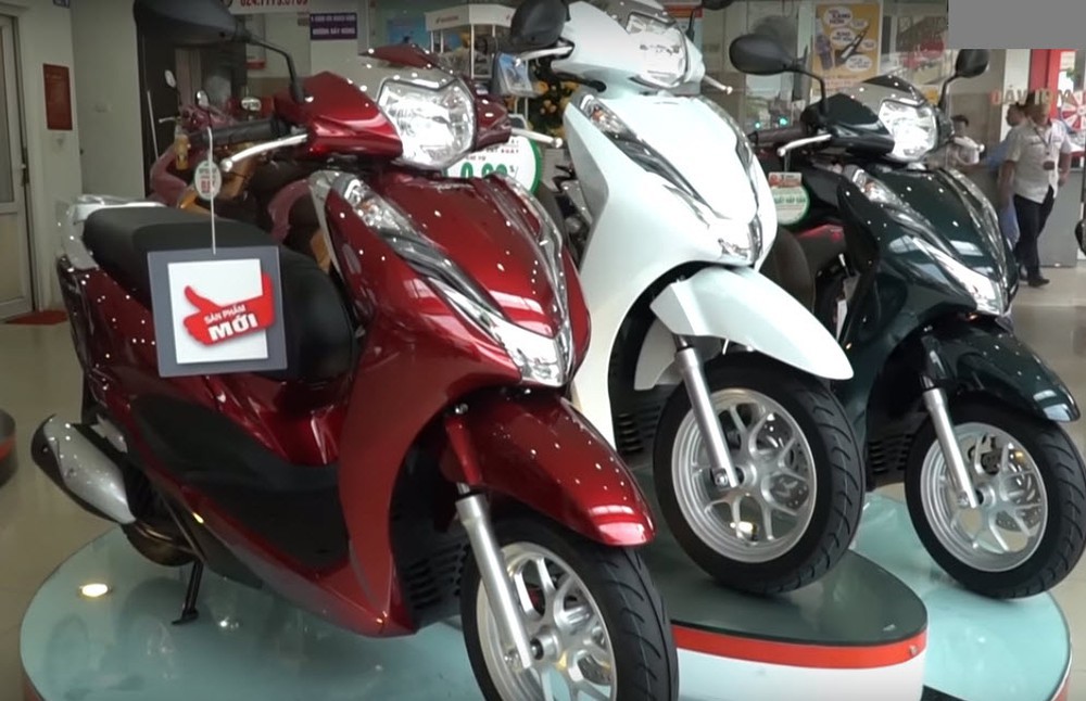 Những mẫu tay ga bình dân của Honda như Vision, Lead, Air Blade cũng được đại lý đẩy lên cao hơn 1-2 triệu đồng so với giá đề xuất. Nguồn: Internet.