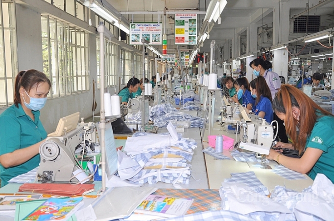 Xem xét, giải quyết tạm dừng đóng vào quỹ hưu trí, tử tuất trong thời gian tối đa 12 tháng với đơn vị, người lao động gặp khó khăn do đại dịch Covid-19, trước mắt là đến hết tháng 12/2020.