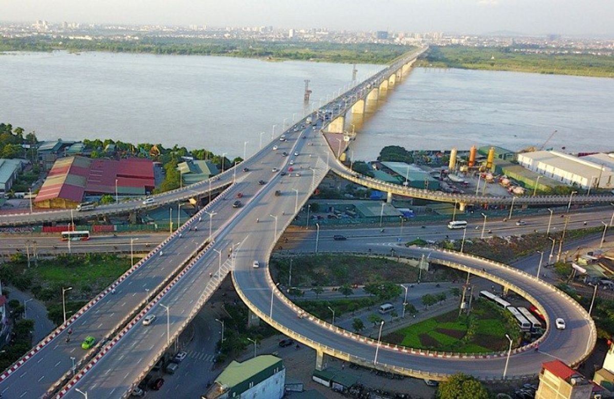 Trên thực tế, đầu tư công chỉ tăng trưởng mạnh trong quý II/2021, khi trước đó, hoạt động khu vực này đã ì ạch, chậm trễ rất xa so với kế hoạch ở quý I.