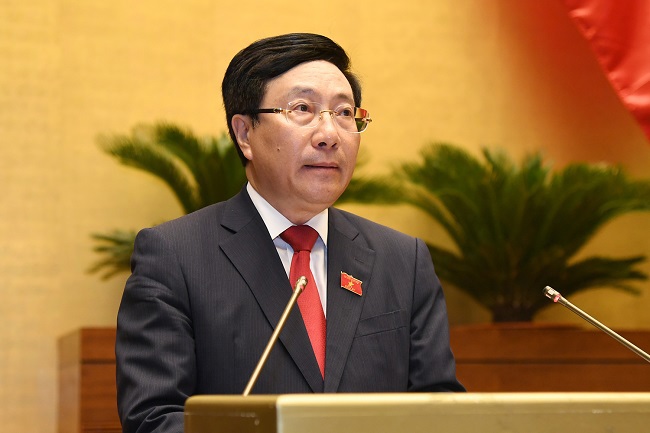Phó Thủ tướng Chính phủ nhiệm kỳ 2016-2021 Phạm Bình Minh trình bày Báo cáo tại nghị trường