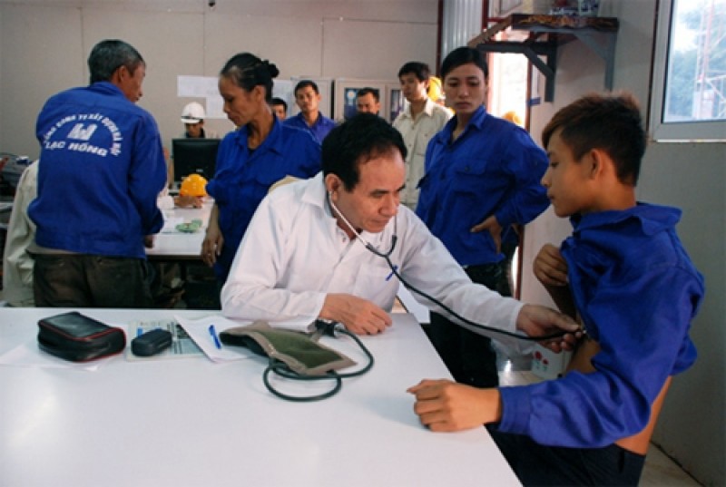 Hỗ trợ kinh phí khám, chữa bệnh nghề nghiệp cho người lao động. Nguồn: Internet.