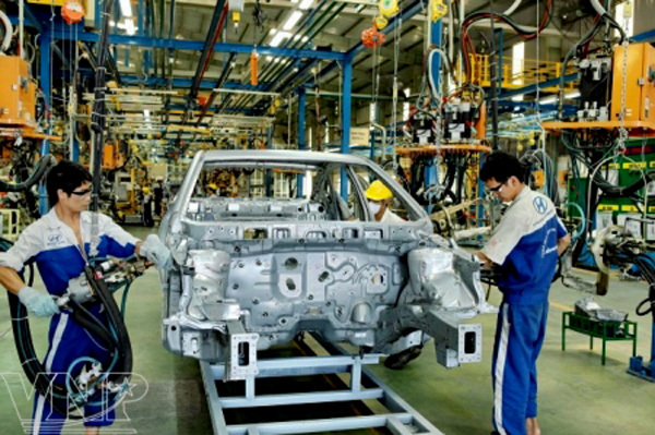 Dự báo lượng ô tô nhập khẩu sẽ tăng đột biến,đòi hỏi những nhà hoạch định chính sách cần có những biện pháp đối phó hợp lý nhằm cải thiện hiệu quả hoạt động của ngành công nghiệp ô tô Việt Nam. Nguồn: Internet.