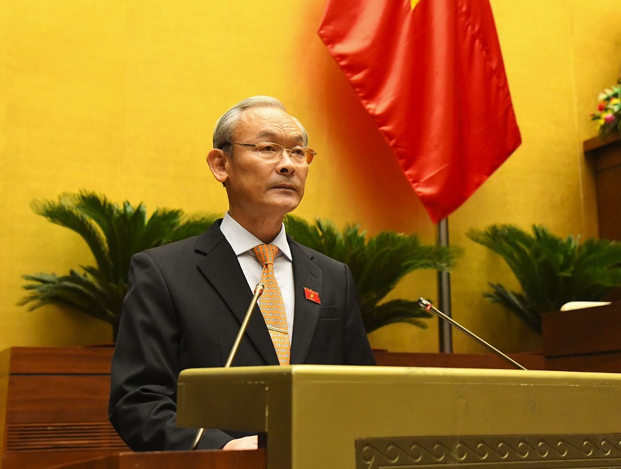 Chủ nhiệm Ủy ban Tài chính, Ngân sách của Quốc hội Nguyễn Phú Cường trình bày Báo cáo thẩm tra về kế hoạch đầu tư công trung hạn giai đoạn 2021-2025.