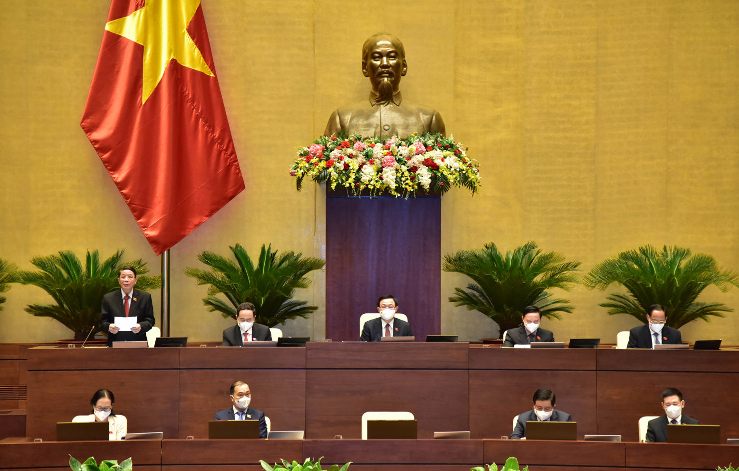 Phó Chủ tịch Quốc hội Nguyễn Đức Hải điều hành phiên họp.