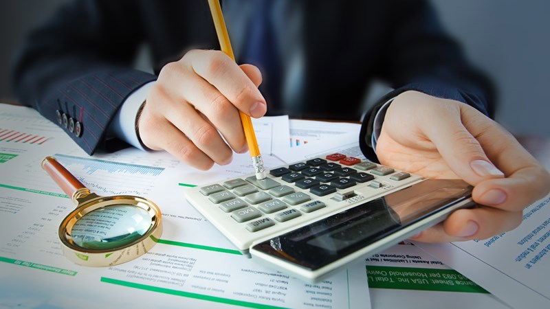 Các thành phần của hệ thống kiếm soát nội bộ có ảnh hưởng đến chất lượng báo cáo tài chính của doanh nghiệp.