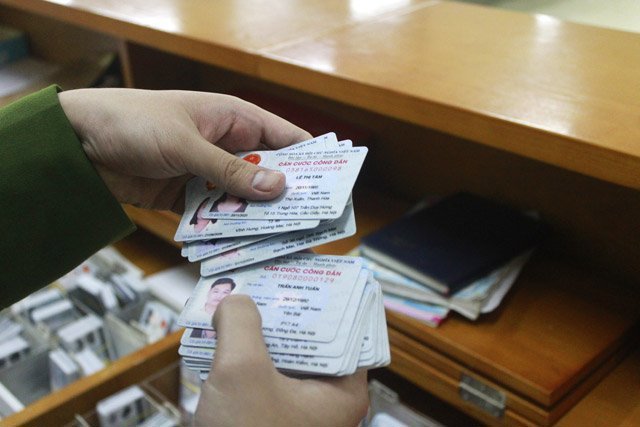 Việc thay đổi mẫu CCCD gắn chip khiến nhiều người bất ngờ.