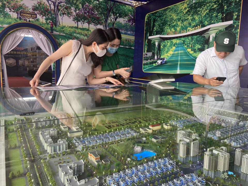 Các chuyên gia cho rằng bối cảnh mới đặt ra nhiều thách thức cho cả chủ đầu tư và nhà đầu tư bất động sản