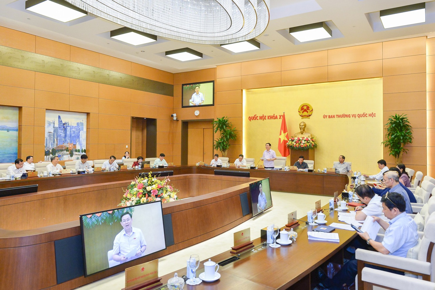 Ủy ban Thường vụ Quốc hội bế mạc phiên họp chuyên đề pháp luật.
