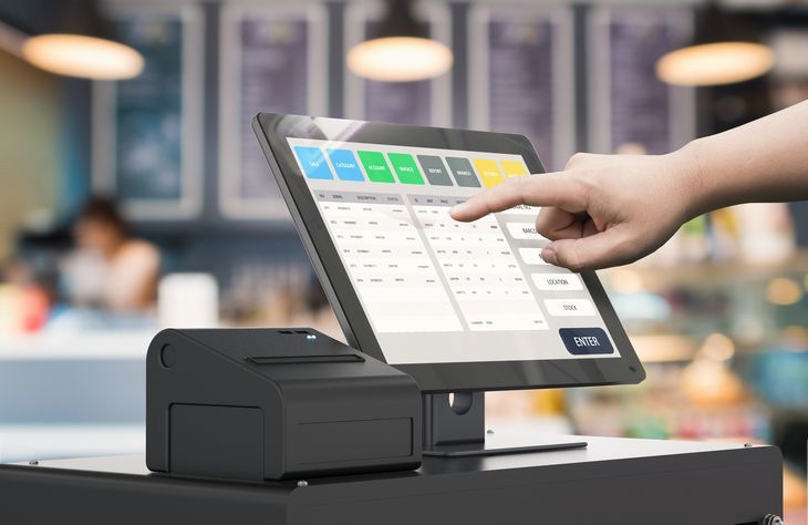 Sử dụng cách rút tiền qua máy POS cũng mang lại những rủi ro cao cho người dùng thẻ. Nguồn: Internet.