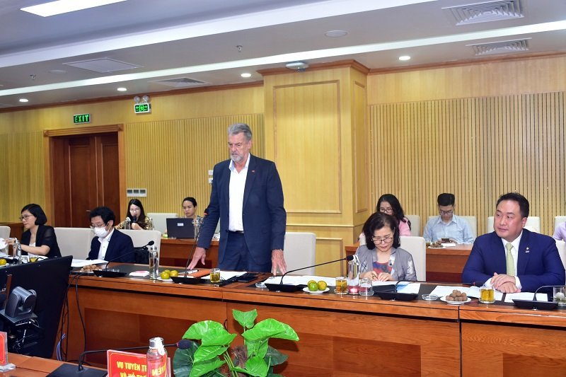 &Ocirc;ng David John Whitehead - th&agrave;nh vi&ecirc;n ban l&atilde;nh đạo VBF cảm ơn l&atilde;nh đạo Bộ T&agrave;i ch&iacute;nh, Tổng cục Thuế đ&atilde; d&agrave;nh thời gian thảo luận những vấn đề&nbsp;về ch&iacute;nh s&aacute;ch ph&aacute;p luật thuế.