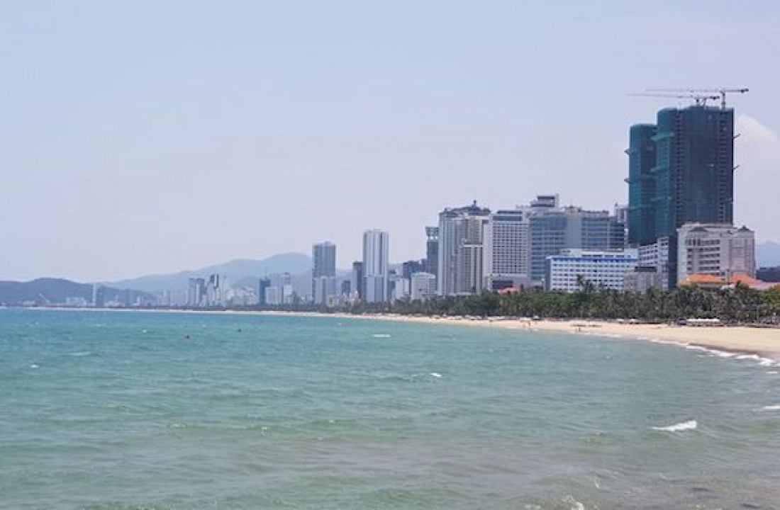 Nếu tập trung quy hoạch một loạt dãy cao ốc với mật độ cao sẽ giống như tạo nên một bức tường rào lớn ngăn cách thành phố với biển. Nguồn: Internet.