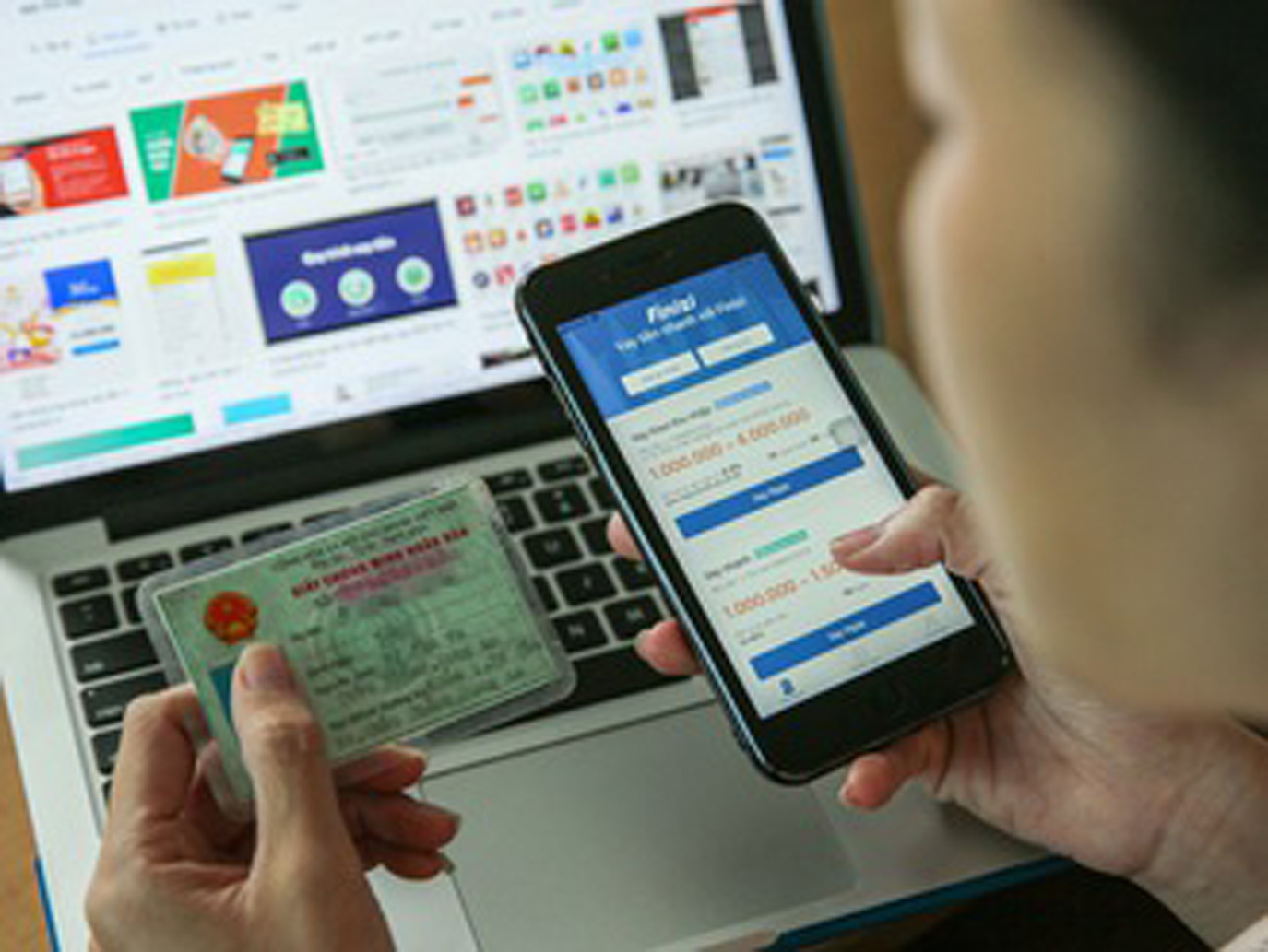 Các app cho vay trực tuyến biến tướng từ dịch vụ cầm đồ đang rất phổ biến. Ảnh: H.Triều