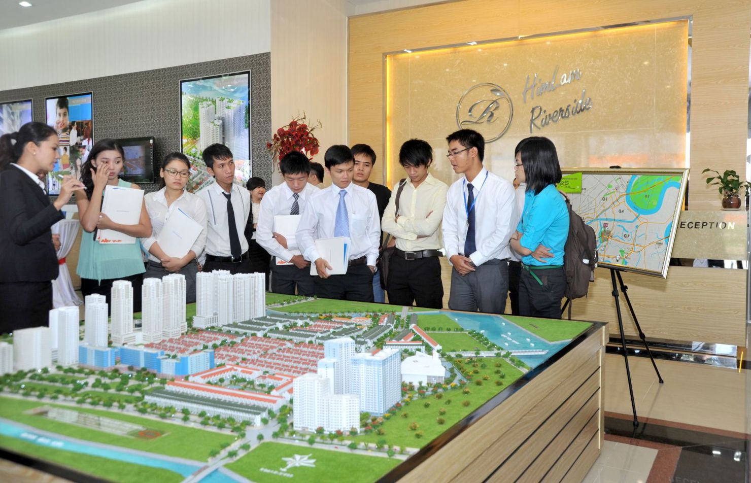 HoREA cho rằng cần có lộ trình để thể chế hóa việc giao dịch quyền sử dụng đất, tài sản gắn liền với đất thông qua sàn giao dịch