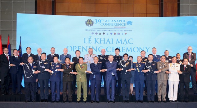 Đại tướng Tô Lâm, Bộ trưởng Bộ Công an chụp ảnh kỷ niệm với các đại biểu tại Hội nghị. Ảnh: TH.