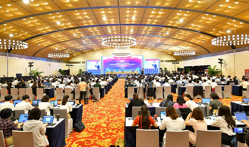 Toàn cảnh phiên khai mạc ''Diễn đàn Kinh tế - Xã hội Việt Nam năm 2022''.