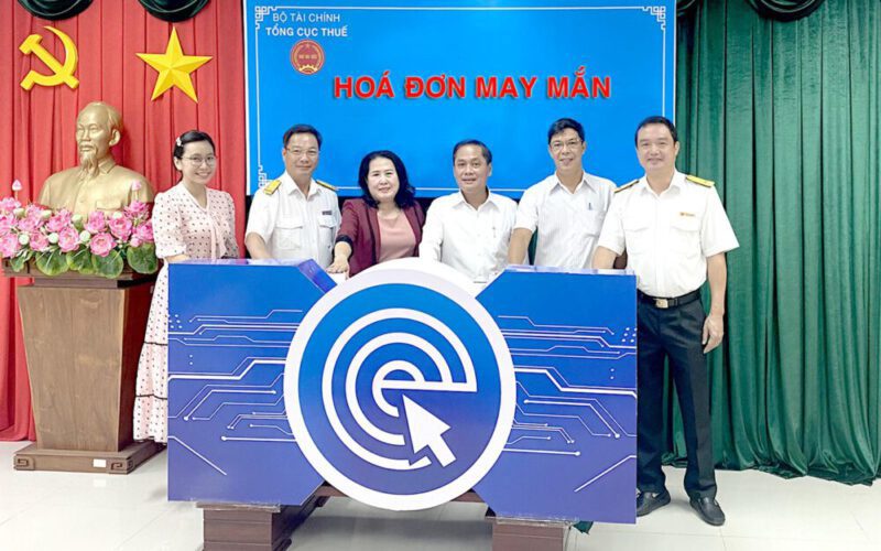 Lễ bấm nút khởi động hệ thống hoá đơn điện tử ở Cục Thuế TP. Cần Thơ.