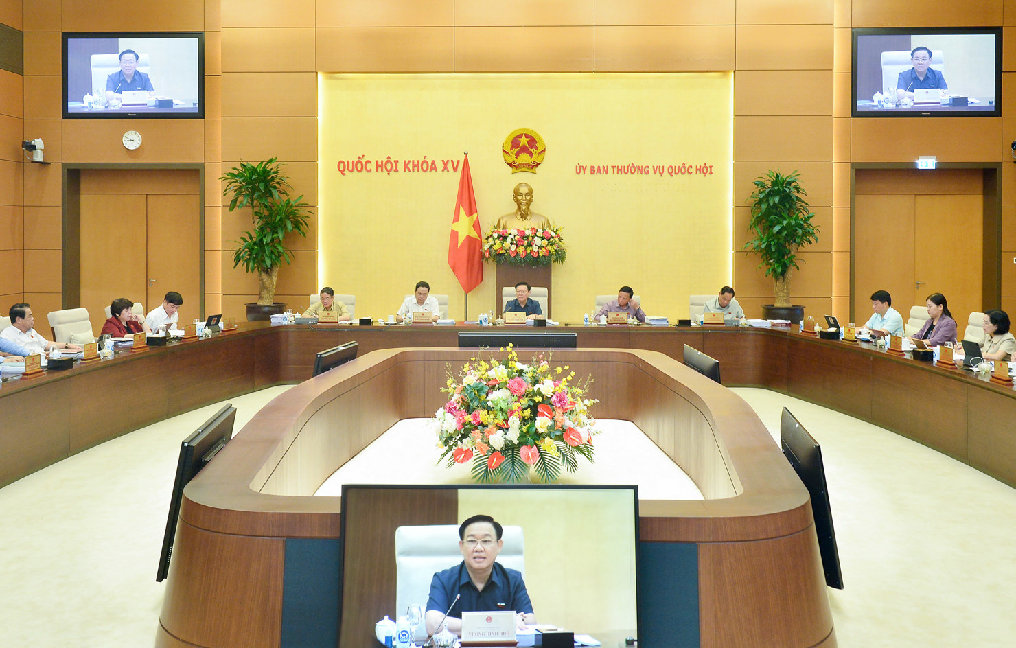 Chủ tịch Quốc hội Vương Đình Huệ chủ trì Phiên thảo luận về Dự án Luật Đất đai (sửa đổi).