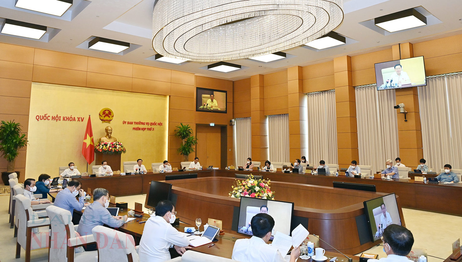 Ủy ban Thường vụ Quốc hội xem xét, quyết định phương án sử dụng nguồn cắt giảm, tiết kiệm chi ngân sách Trung ương năm 2021. Nguồn: quochoi.vn