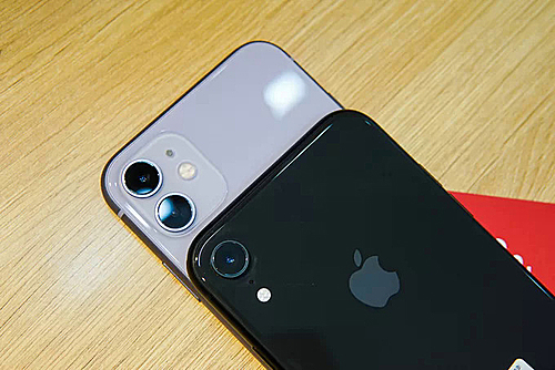 iPhone 11 là bản nâng cấp của iPhone XR với màu sắc mới và thêm camera góc chụp siêu rộng
