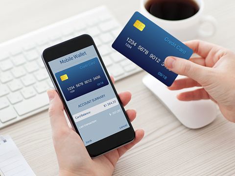 Người tiêu dùng hưởng lợi từ cuộc đua khuyến mại của các ví điện tử.