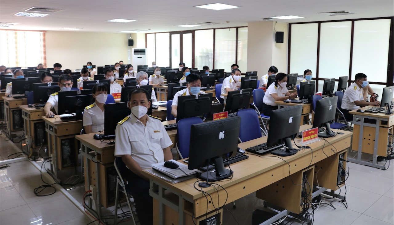 Lãnh đạo Cục Thuế Bắc Giang cùng các phòng chức năng trả lời thoả đáng trên 200 câu hỏi của người nộp thuế gửi tới Chương trình.