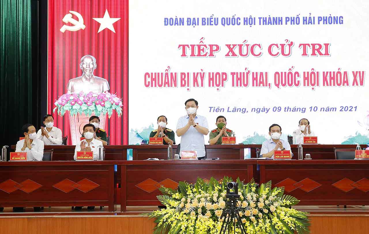 Chủ tịch Quốc hội Vương Đình Huệ cùng Đoàn đại biểu Quốc hội TP. Hải Phòng tại buổi tiếp xúc cử tri huyện Tiên Lãng. Nguồn: quochoi.vn