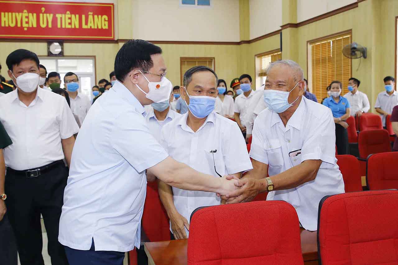 Chủ tịch Quốc hội Vương Đ&igrave;nh Huệ cảm ơn sự t&iacute;n nhiệm của cử tri huyện Ti&ecirc;n L&atilde;ng, TP. Hải Ph&ograve;ng d&agrave;nh cho c&aacute; nh&acirc;n đồng ch&iacute; v&agrave; c&aacute;c đại biểu Quốc hội.&nbsp;&nbsp;