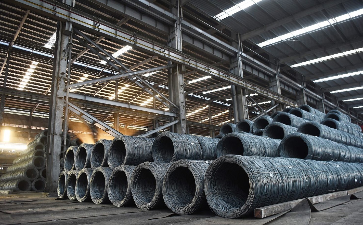 VNDIRECT cho rằng các doanh nghiệp có tỷ trọng xuất khẩu thép xây dựng và xi măng sang thị trường Trung Quốc lớn sẽ được hưởng lợi.