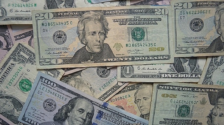 Sự trỗi dậy của đồng USD đã đạt được những kỷ lục liên tiếp khiến các loại tiền tệ trên toàn thế giới rơi vào vòng xoáy suy giảm.