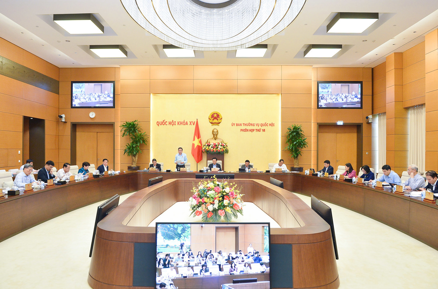 Tại Phiên họp thứ 16, Ủy ban Thường vụ Quốc hội cho ý kiến đối với báo cáo của Chính phủ tổng kết, đánh giá việc thực hiện quy định tại Khoản 3, Nghị quyết số 30/2021/QH15.