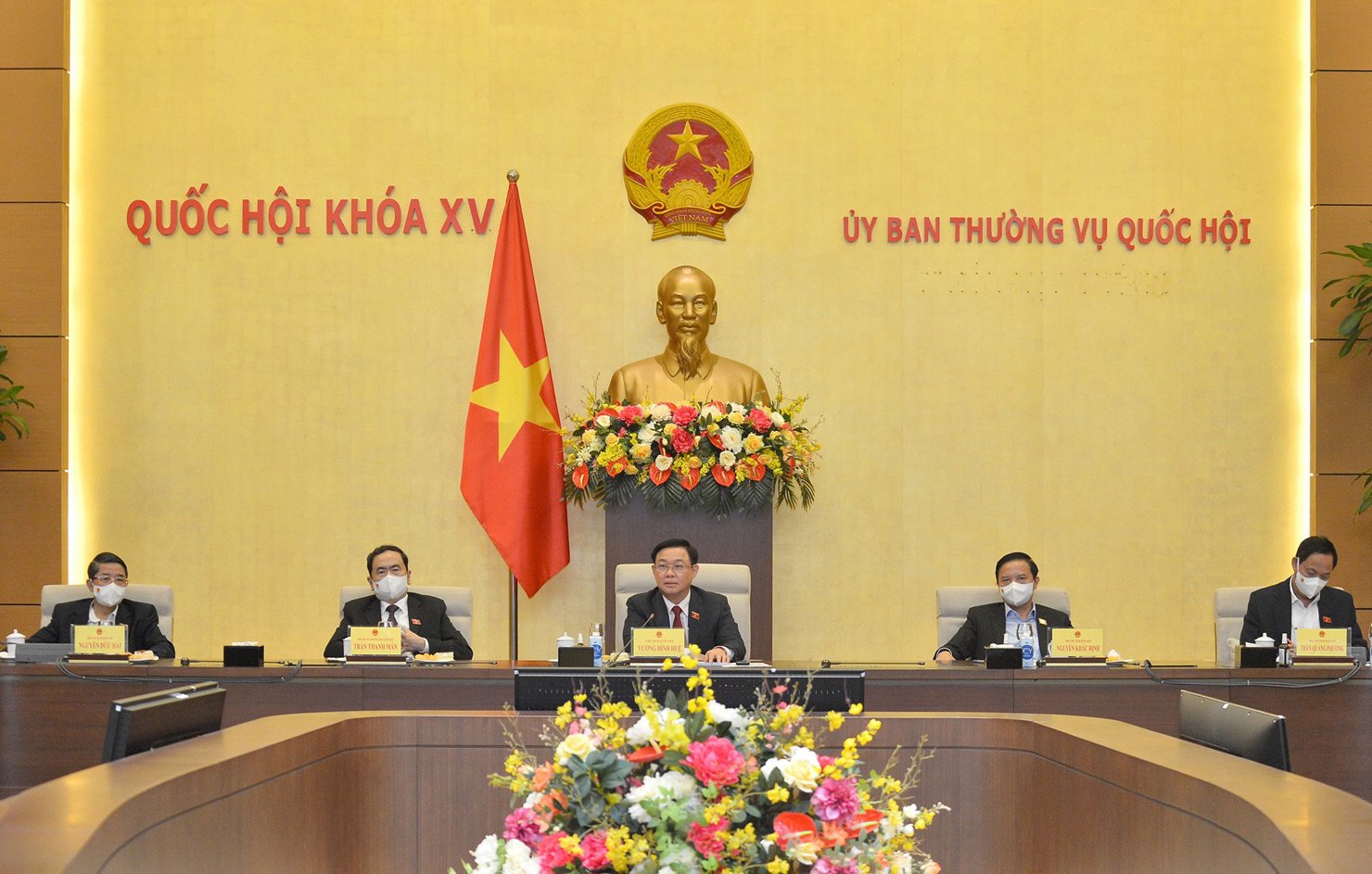 Chủ tịch Quốc hội chủ trì cuộc họp của Ủy ban Thường vụ Quốc hội tổng kết sơ bộ tuần họp đầu tiên theo hình thức trực tuyến của Kỳ họp thứ 2, Quốc hội khóa XV.
