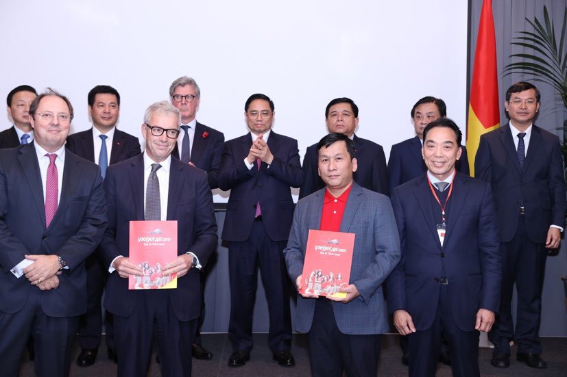 Hãng Hàng không Vietjet và Tập đoàn Rolls-Royce ký kết thoả thuận cung cấp động cơ và dịch vụ động cơ cho đội tàu bay thân rộng với tổng giá trị 400 triệu USD