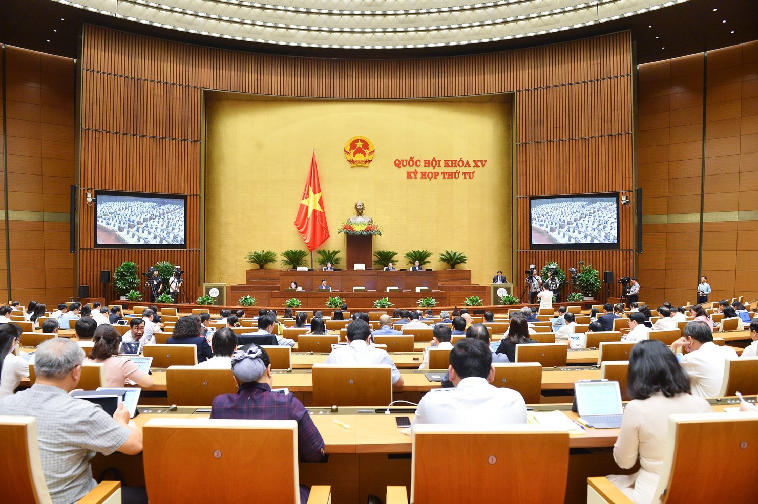 Quốc hội nghe Tờ trình của Chính phủ và Báo cáo thẩm tra của Ủy ban Kinh tế về dự án Luật Đất đai (sửa đổi)