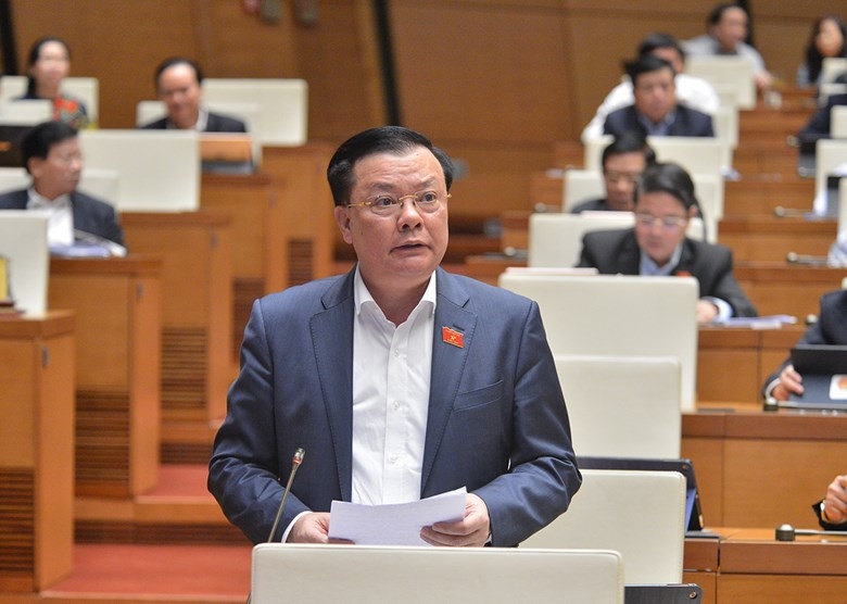 Bộ trưởng Đinh Tiến Dũng trả lời chất vấn của các đại biểu Quốc hội chiều ngày 9/11/2020.