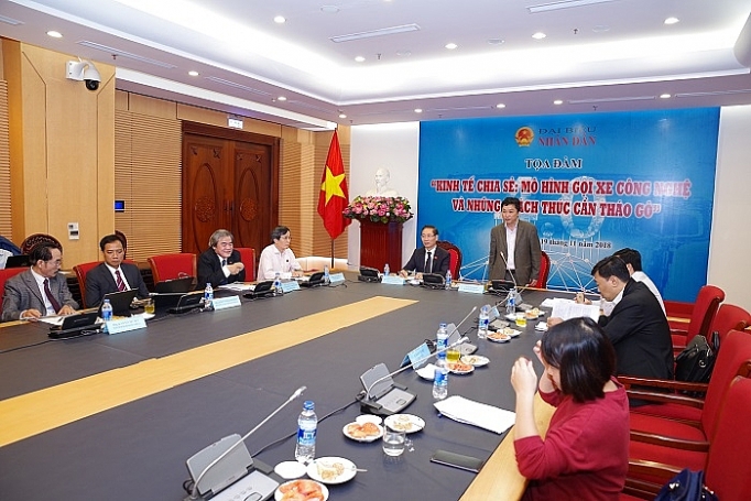 Các chuyên gia kinh tế thảo luận tại hội thảo về Kinh tế chia sẻ