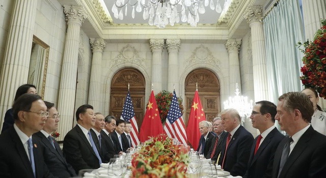 Tổng thống Mỹ Donald Trump và Chủ tịch Trung Quốc Tập Cận Bình đã đồng ý ngăn chiến tranh thương mại leo. Nguồn: Bloomberg