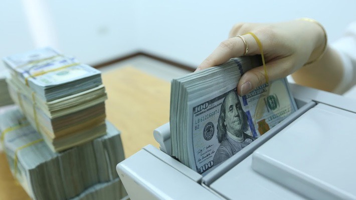 Tỷ giá và lãi suất liên ngân hàng đều đảo chiều từ cuối tháng 11. Nguồn: Internet