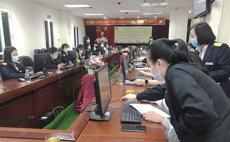 Công chức ngành Thuế đảm bảo hệ thống công nghệ thông tin thông suốt 24/7 để hỗ trợ NNT thực hiện nghĩa vụ với NSNN