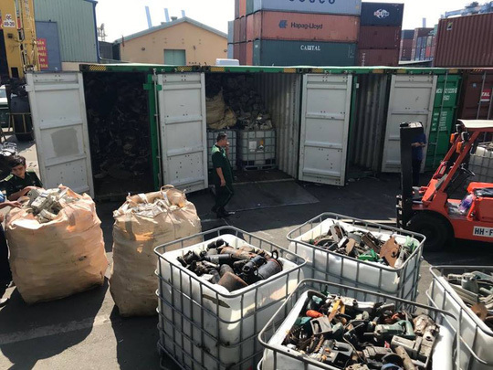Chi cục Hải quan cửa khẩu cảng Sài Gòn khu vực 1 phát hiện 20 container hàng phế liệu cấm nhập khẩu. Nguồn: Internet