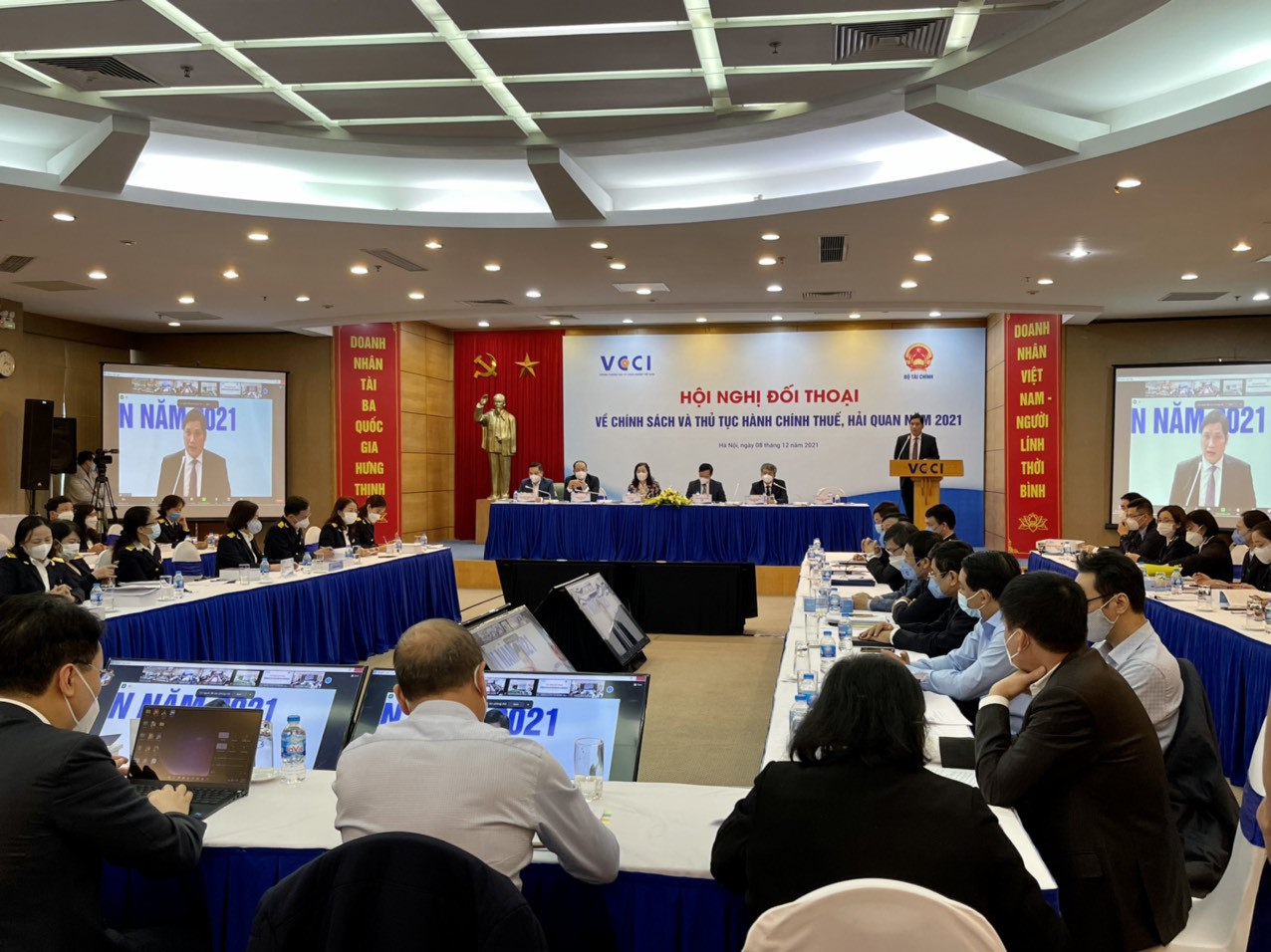 Toàn cảnh Hội nghị “Đối thoại về chính sách và thủ tục hành chính thuế - hải quan 2021”.