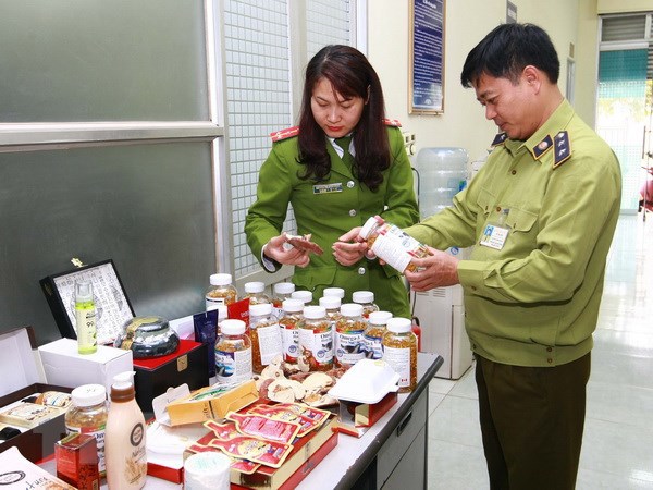 Thực phẩm chức năng, thực phẩm bảo vệ sức khỏe trước khi lưu thông ra thị trường đều phải được thẩm định về mặt an toàn, công dụng sản phẩm. Nguồn: Internet