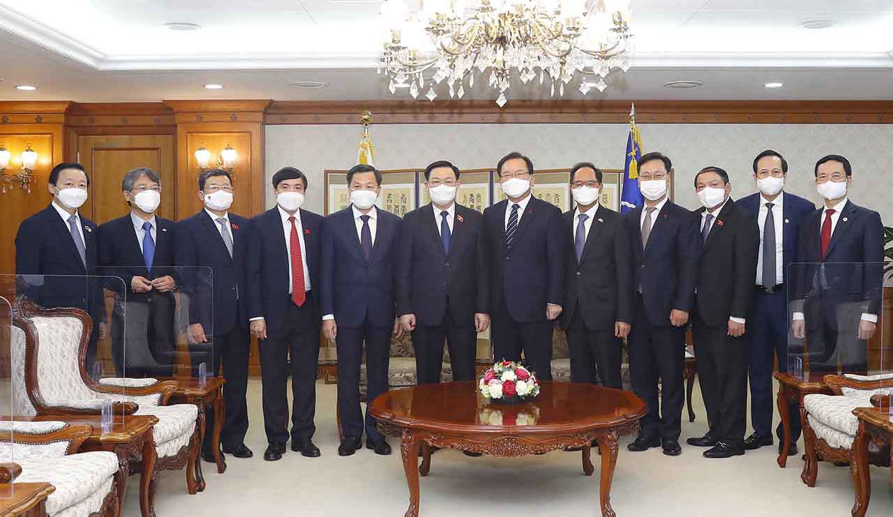 Chủ tịch Quốc hội Vương Đình Huệ cùng Đoàn Đại biểu cấp cao Quốc hội Việt Nam tại cuộc hội kiến Thủ tướng Nội các Hàn Quốc