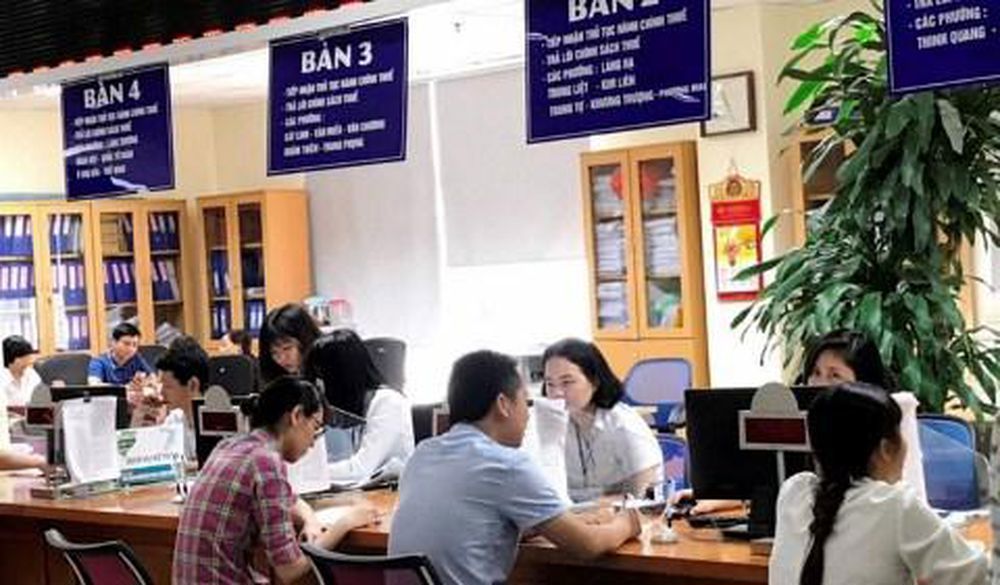 Hướng dẫn làm thủ tục hồ sơ thuế cho người nộp thuế tại Cục Thuế Bình Phước. Nguồn: Thời báo Tài chính