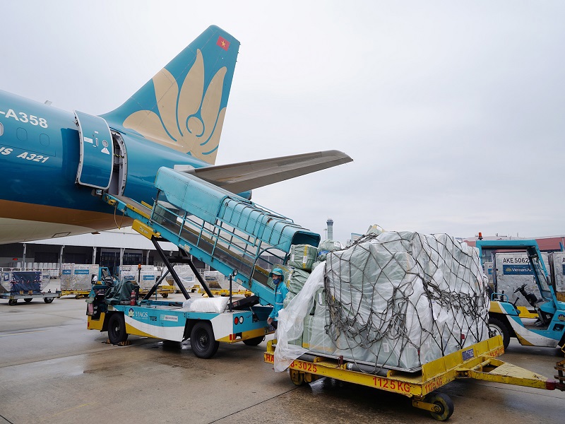Logistics hàng không "chớp" cơ hội trong đại dịch (Ảnh: VNA)