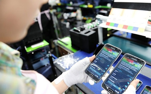 Tính đến hết tháng 11, kim ngạch xuất khẩu điện thoại và linh kiện đạt 31,6 tỷ USD, tăng 11,1% so với cùng kỳ năm 2015. Ảnh minh họa. Nguồn: Internet