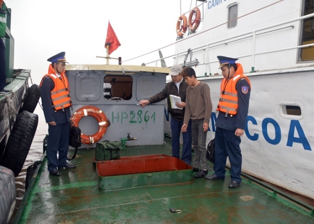 Buôn lậu xăng dầu diễn biến khá phức tạp, tập trung tại các vùng biển trọng điểm . Nguồn: Internet